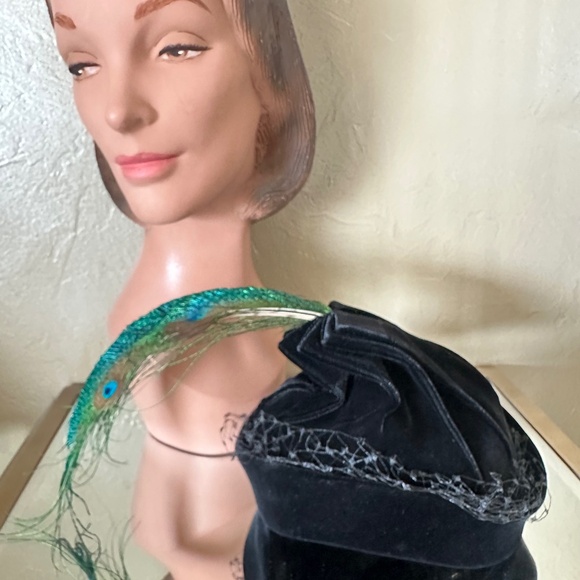 WHIMSICAL 1950s\' VELVET HAT WITH GATHERING AT THE TOP + PEACOCK FEATHER